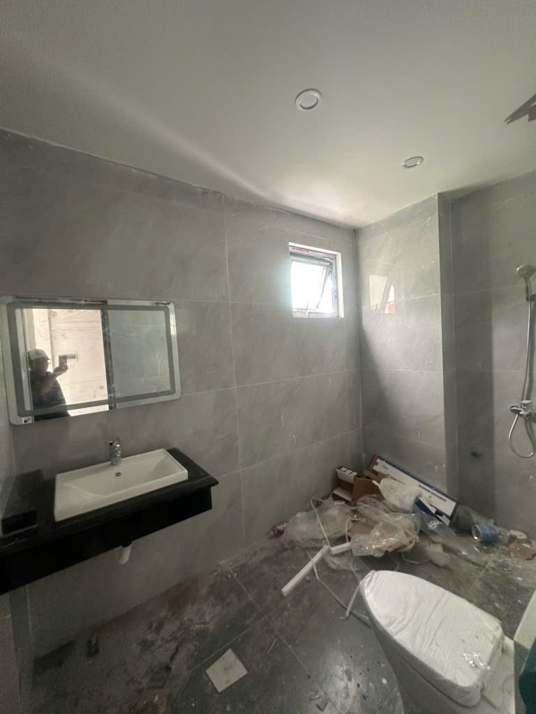 CC Bán nhà riêng mặt Ngõ Tân Mai, Trương Định 46m 6 Tầng. Lô Góc, Ô tô vào nhà. Giá Gốc